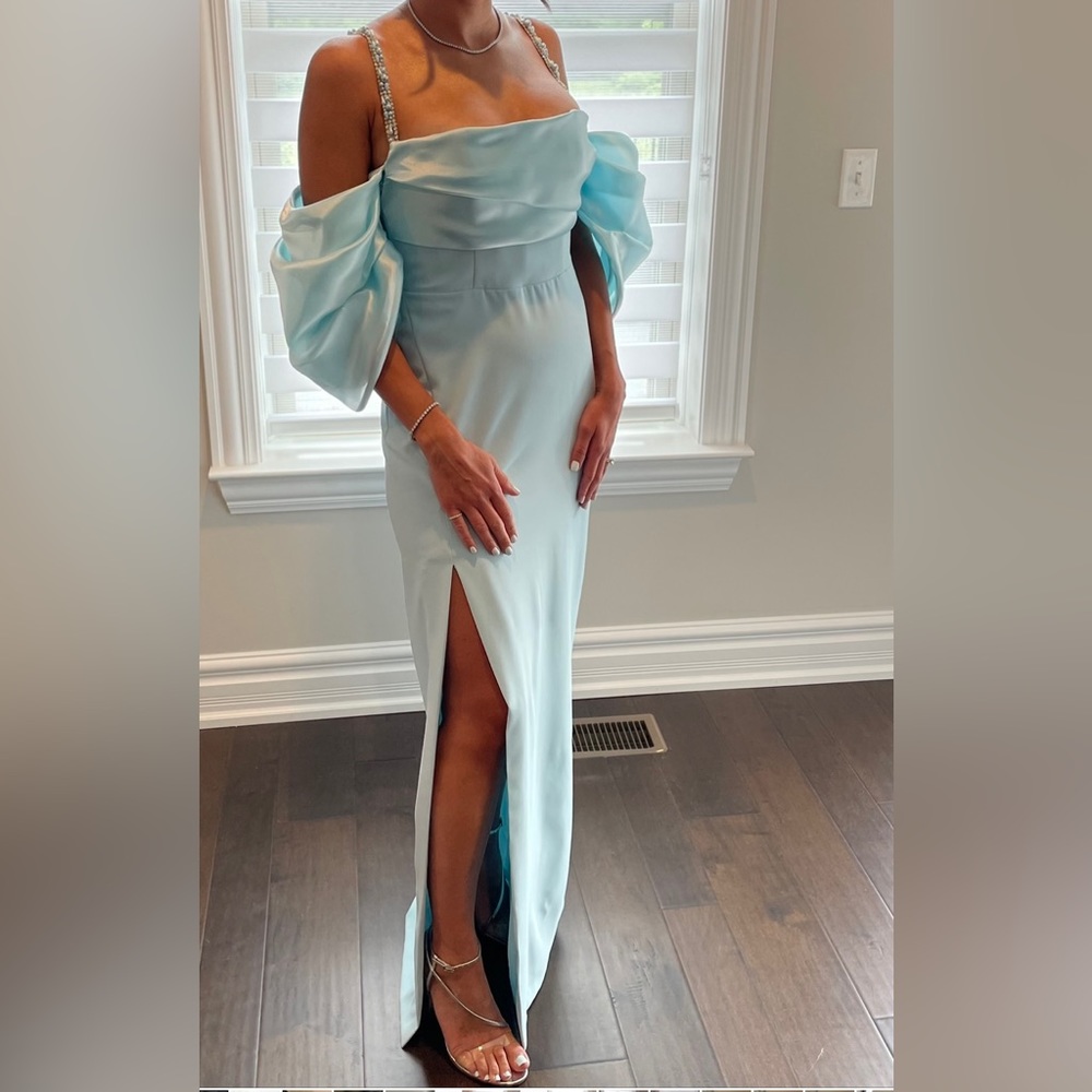 Gown - Picture 4 of 4